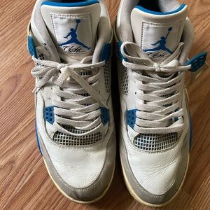 Retro Jordan 4 Military Blue